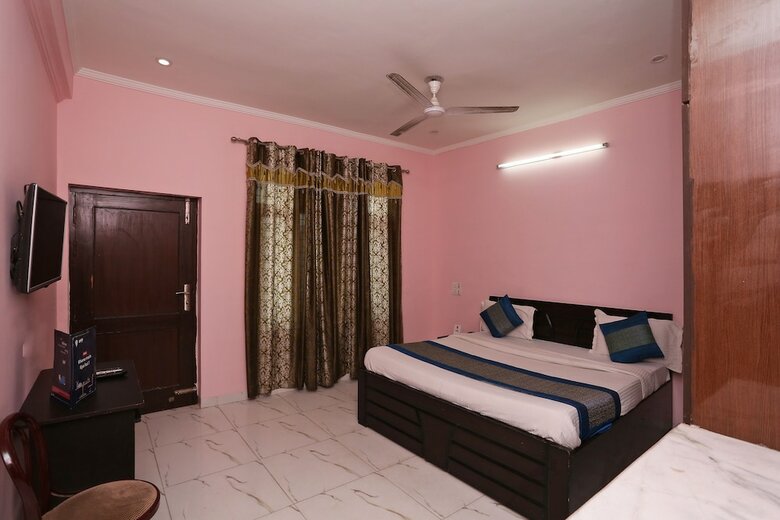 Hotel Oyo 7526 Rising Star Sec 45