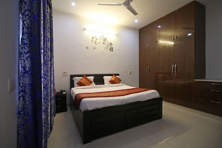 Hotel Oyo 7526 Rising Star Sec 45