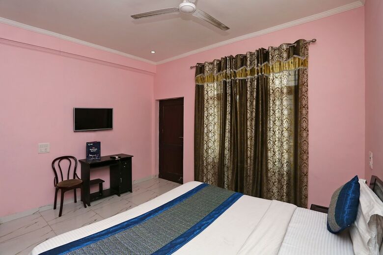 Hotel Oyo 7526 Rising Star Sec 45