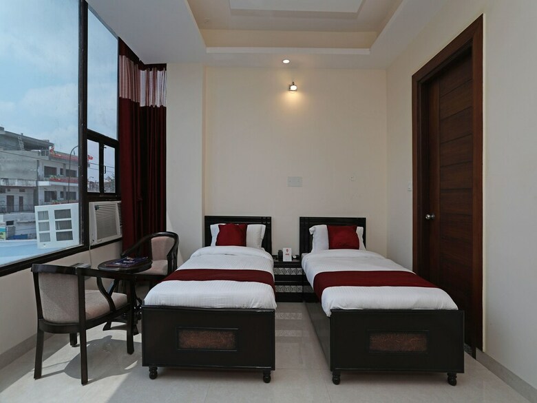 Oyo 9275 Hotel Royal Inn