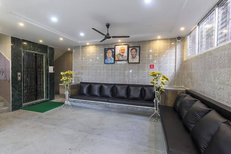 Hotel Oyo 5638 Om Regency I