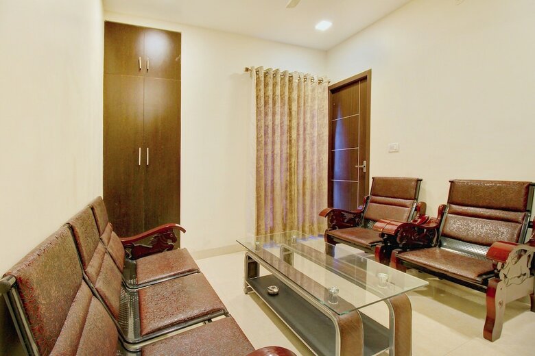 Hotel Oyo 7850 Royal Elite
