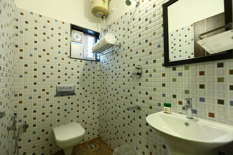 Hotel Oyo 7850 Royal Elite
