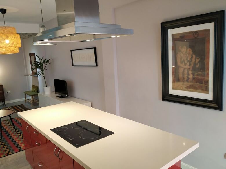 Stylish And Central Apartment