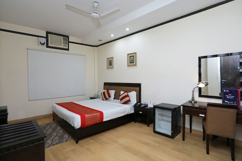 Hotel Oyo 6558 Sd Royal Inn