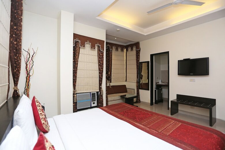 Oyo 9612 Hotel Royal Ramiro