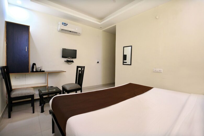 Oyo 8865 Hotel Baj Celebration
