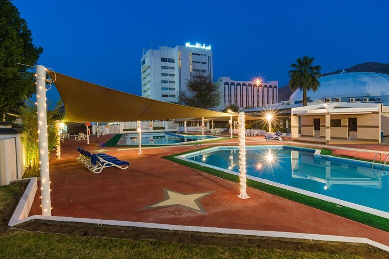 Al Falaj Hotel