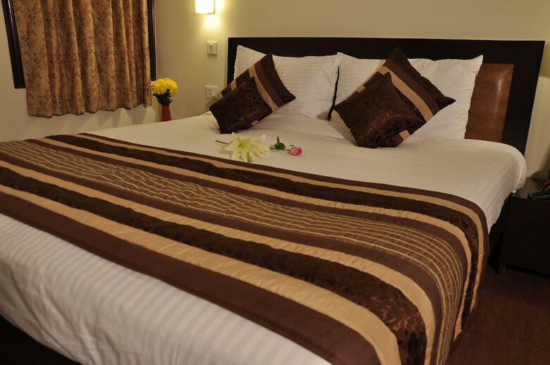 Hotel Golden Palm Suites