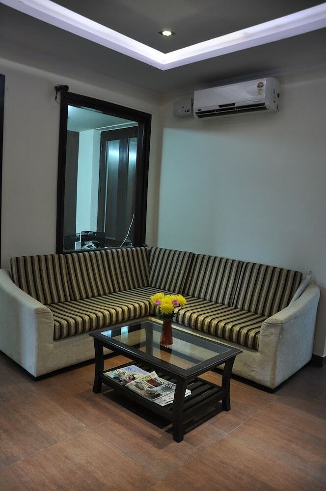 Hotel Golden Palm Suites