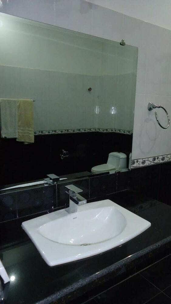 Midway Hotel & Resturant (ryk)