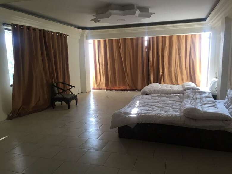 Hotel Daisy Dot Murree