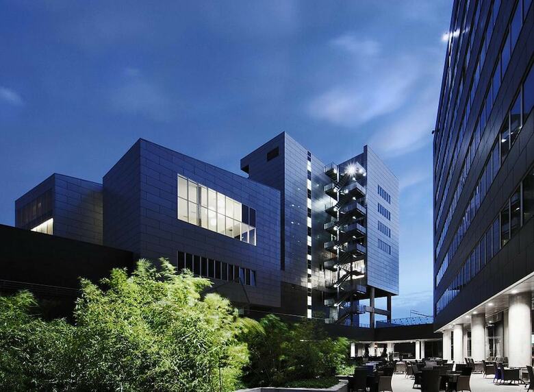 City Plaza Apartments By Irundo