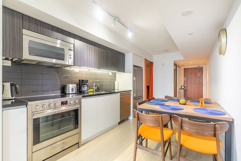 Simply Comfort. Amazing Downtown Apartments