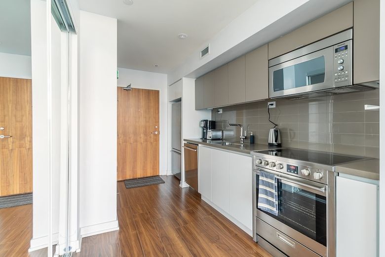Simply Comfort. Amazing Downtown Apartments