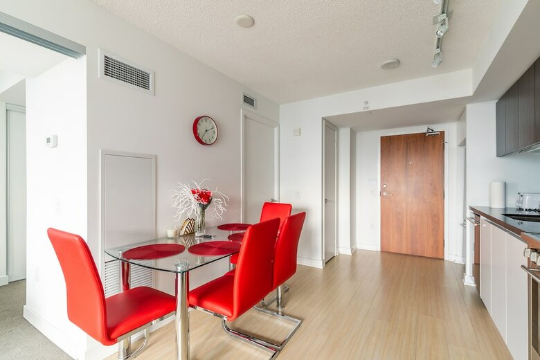 Simply Comfort. Amazing Downtown Apartments