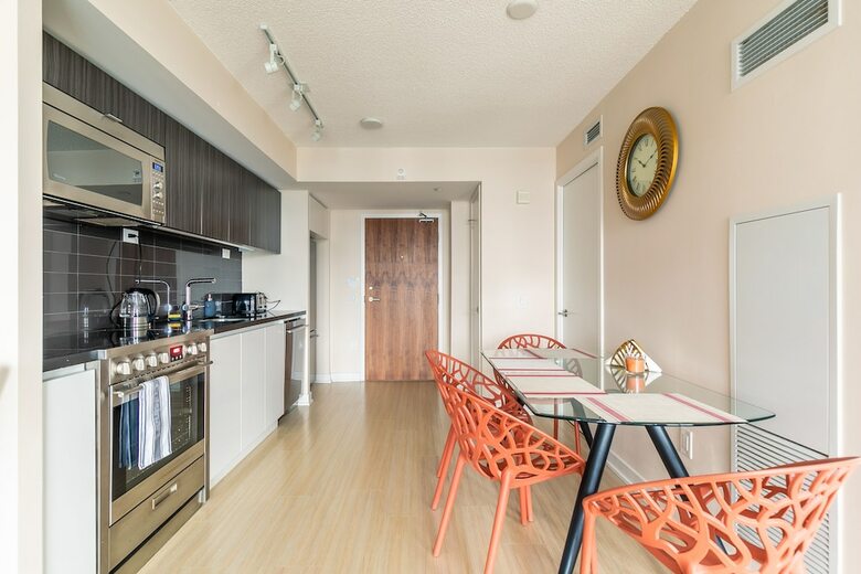 Simply Comfort. Amazing Downtown Apartments