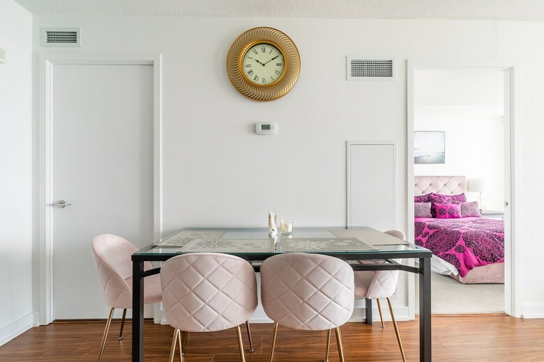 Simply Comfort. Amazing Downtown Apartments