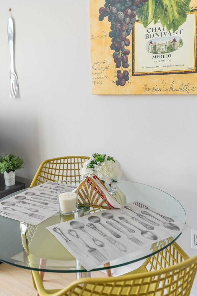 Simply Comfort. Amazing Downtown Apartments