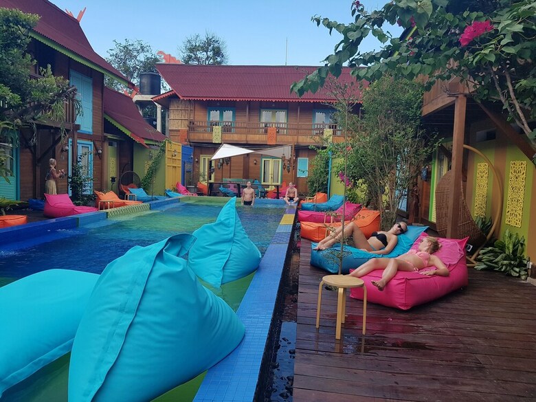 Hotel Bleu Verde I Am Colors