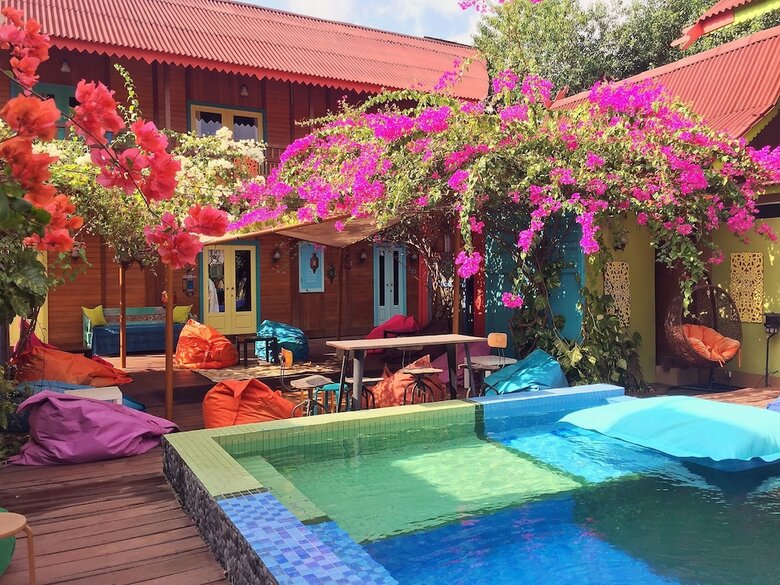 Hotel Bleu Verde I Am Colors