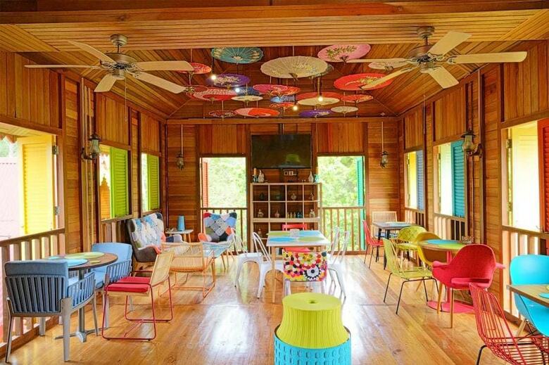 Hotel Bleu Verde I Am Colors