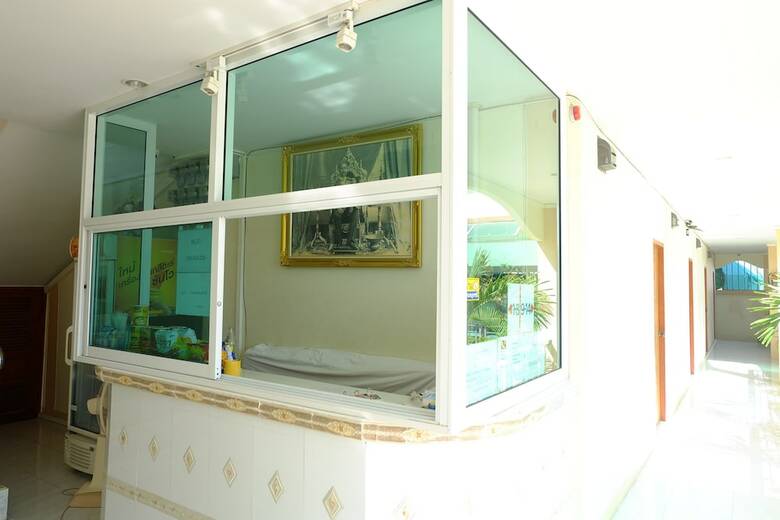 Hotel R J House Resort