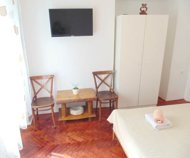 Hotel Apartments And Rooms Djanovic