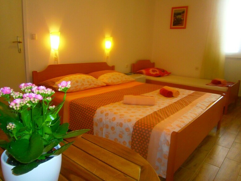 Hotel Apartments And Rooms Djanovic