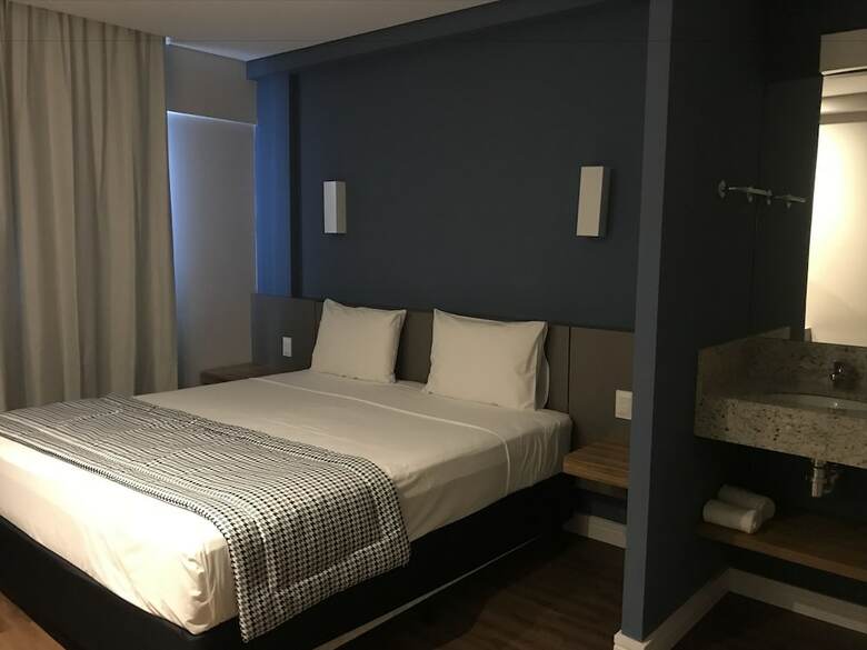 Hotel Sleep Inn Maring� Airport