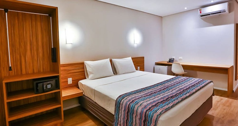 Hotel Sleep Inn Maring� Airport