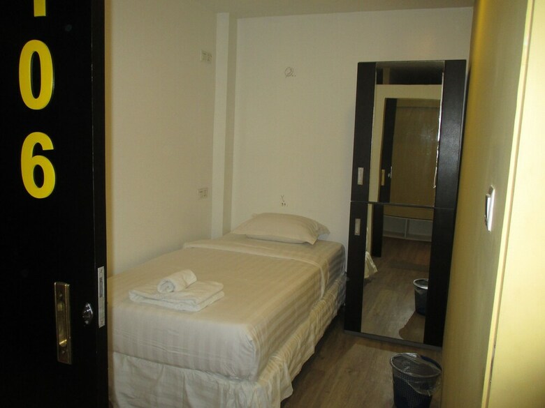 Hotel Holiday Season Motel