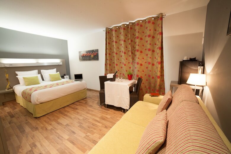 Hotel Les Domes Perpignan Sud By Hosteletour