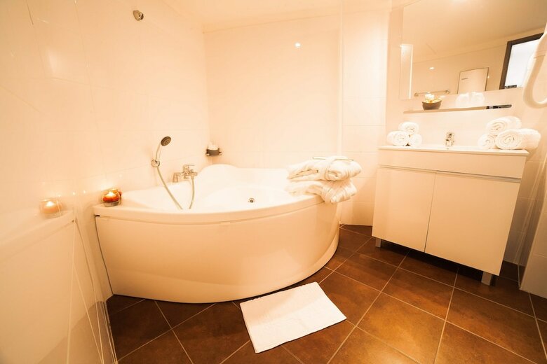 Hotel Les Domes Perpignan Sud By Hosteletour