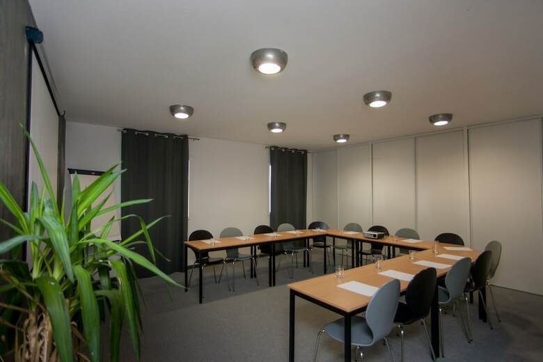 Hotel Les Domes Perpignan Sud By Hosteletour