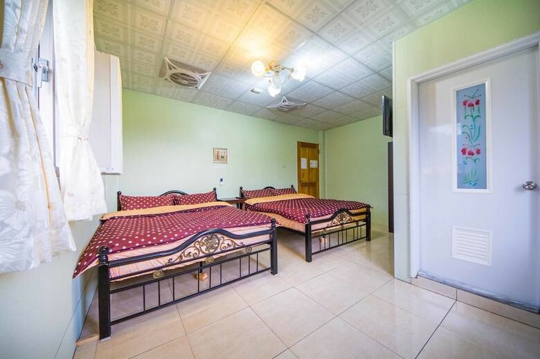 Red Crown Jacana B&B