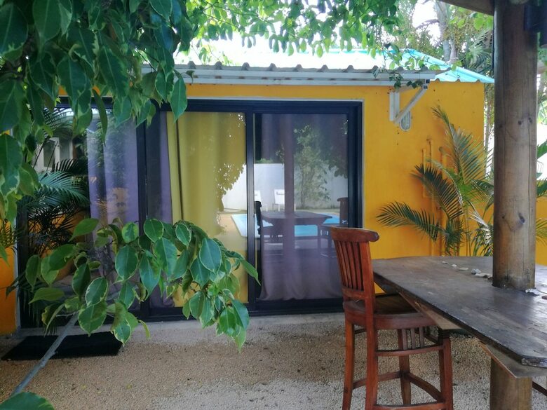 Bahama Breeze Beach Apartment B&B