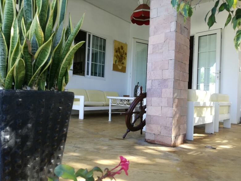 Bahama Breeze Beach Apartment B&B