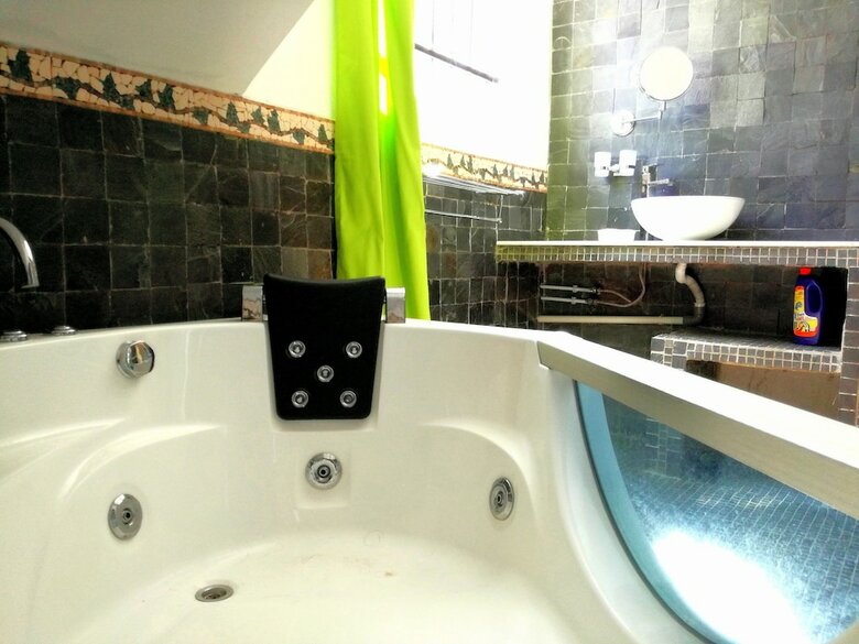 Bahama Breeze Beach Apartment B&B