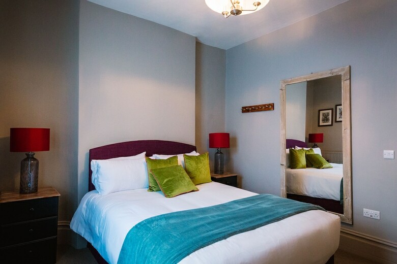 Hotel Ginger Peanut