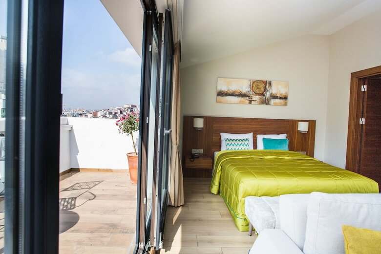 The White Orient Hotel