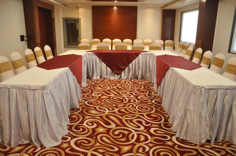 Hotel Clarks Inn Jaipur