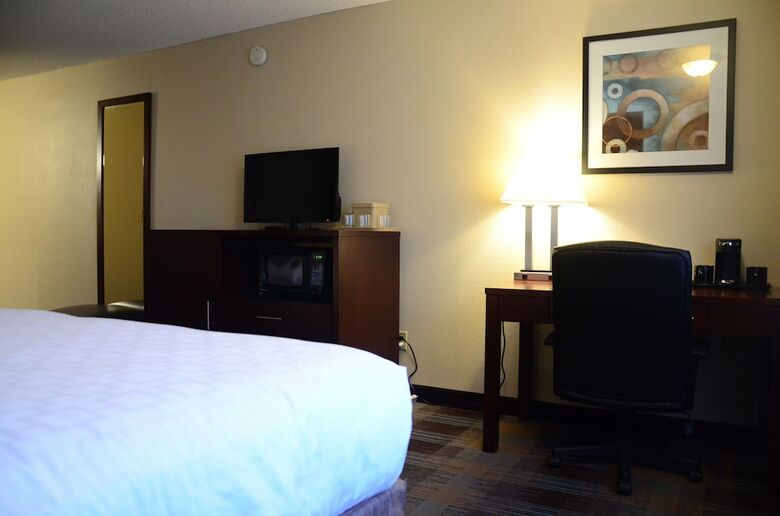 Hotel Clarion Inn Near Jblm