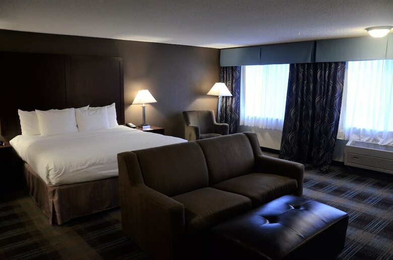 Hotel Clarion Inn Near Jblm