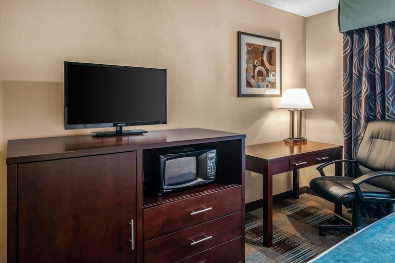 Hotel Clarion Inn Near Jblm