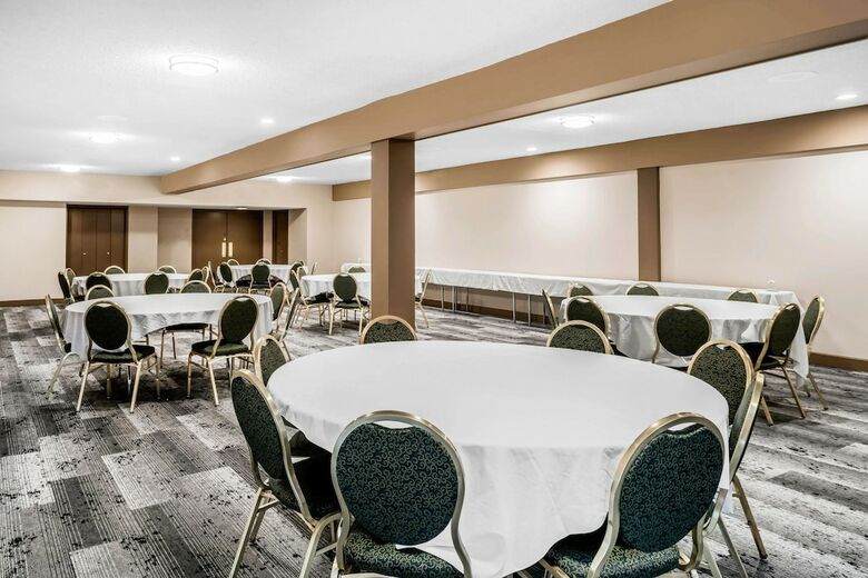 Hotel Clarion Inn Near Jblm