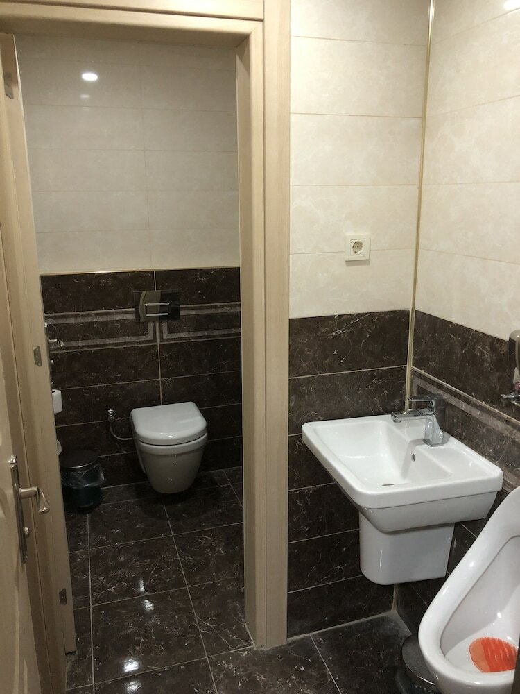 Orontes Hotel