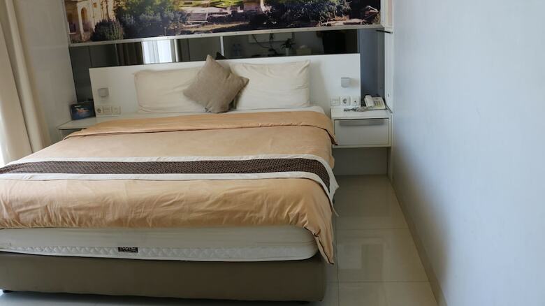 Bed & Breakfast Tirta Mansion Paramount Serpong Hotel