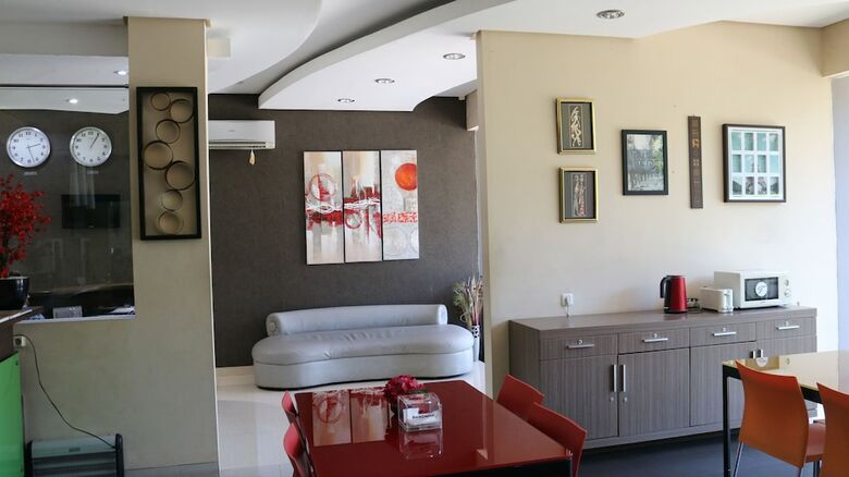 Bed & Breakfast Tirta Mansion Premier