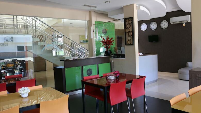Bed & Breakfast Tirta Mansion Premier